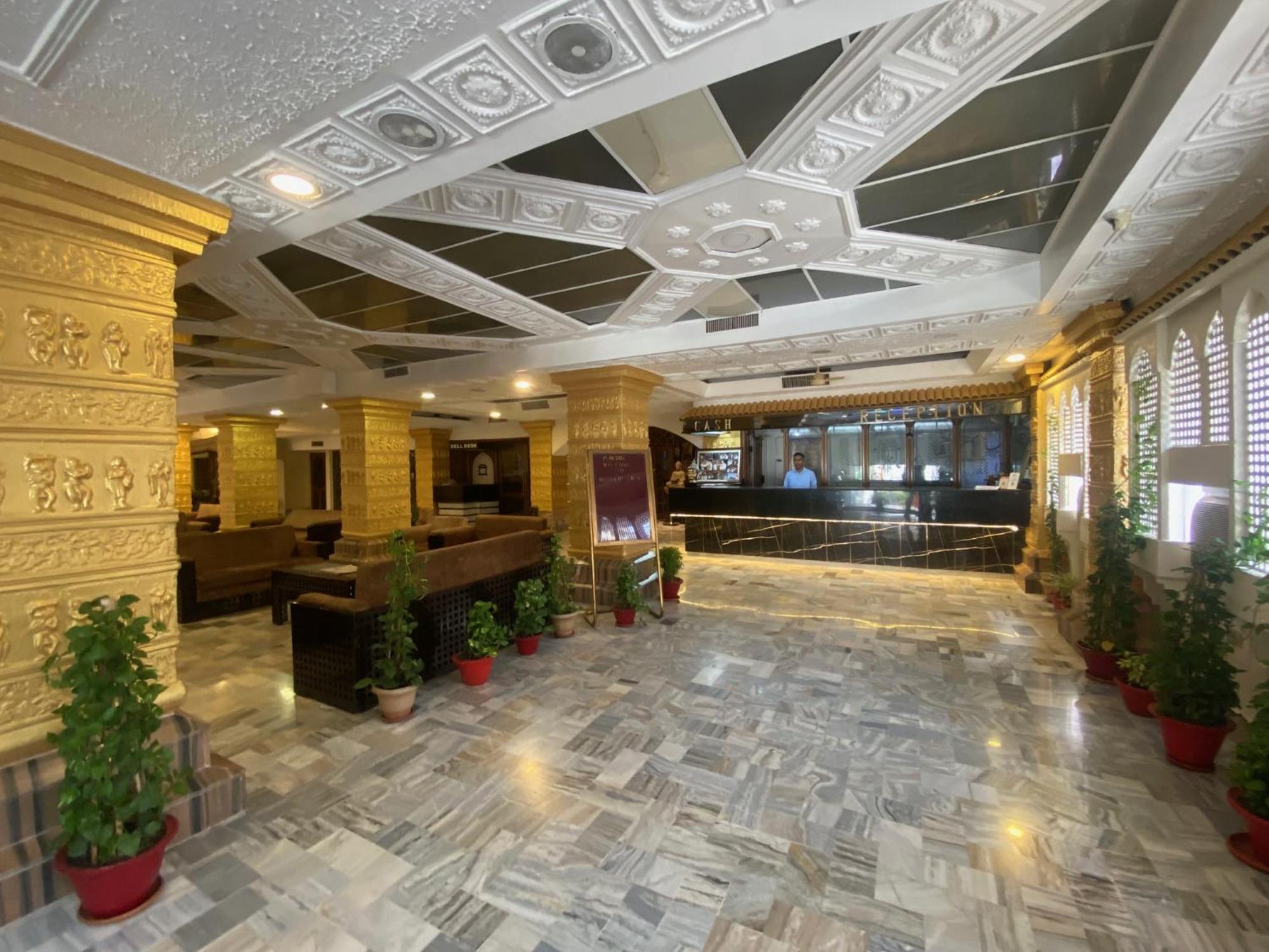 Hotel Rituraj Ґувахаті Екстер'єр фото